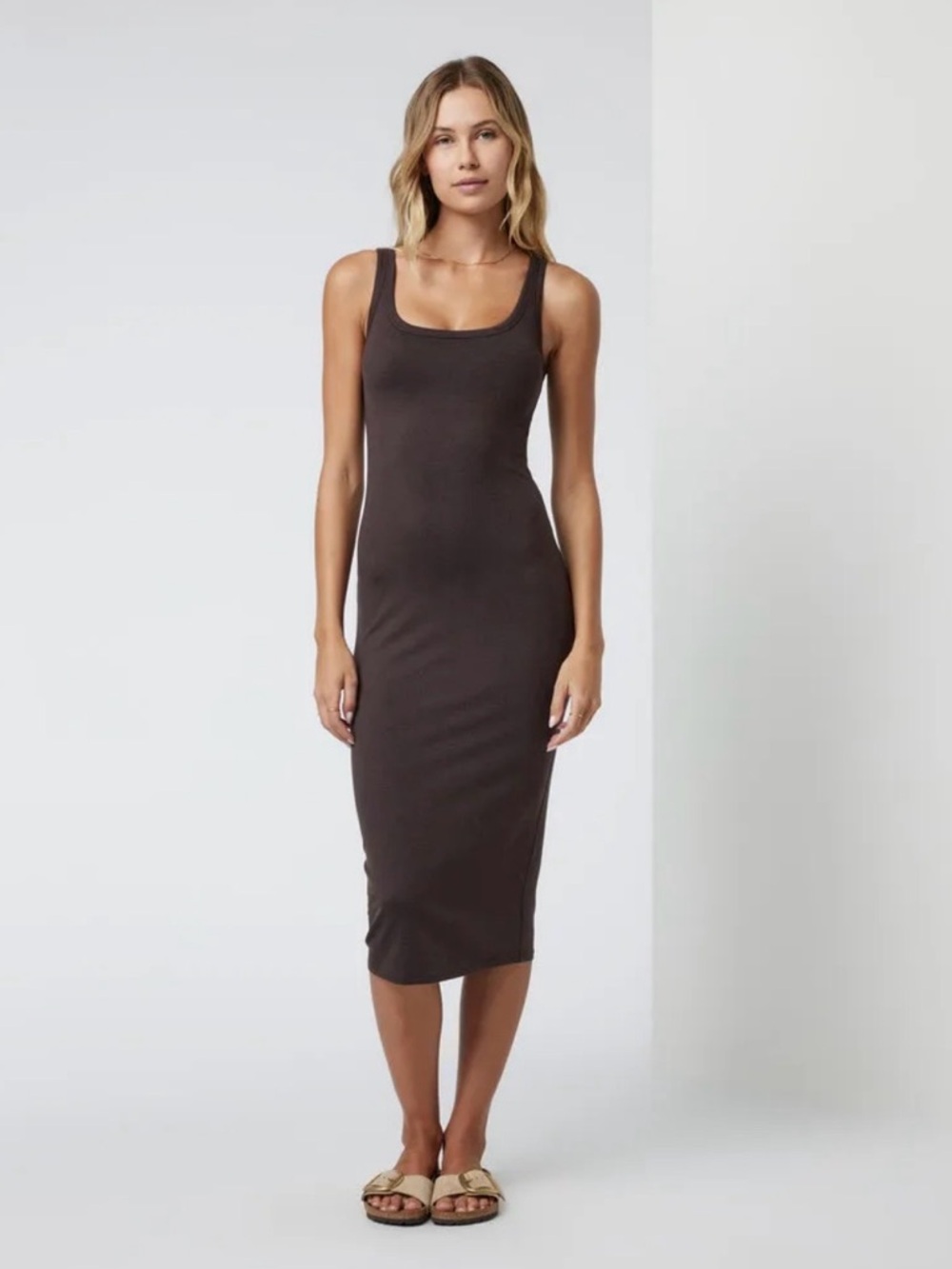 Vuori Halo Essential Midi Dress Chestnut XS Scoop Neck Athleisure